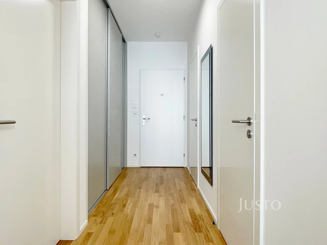 Prodej 2+kk 53 m² + zahrádka 19 m² + terasa 29 m² + parkování
