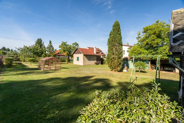 Prodej pozemku 1497 m²