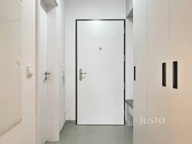 Prodej garsoniéry 33 m² + balkón 7 m²