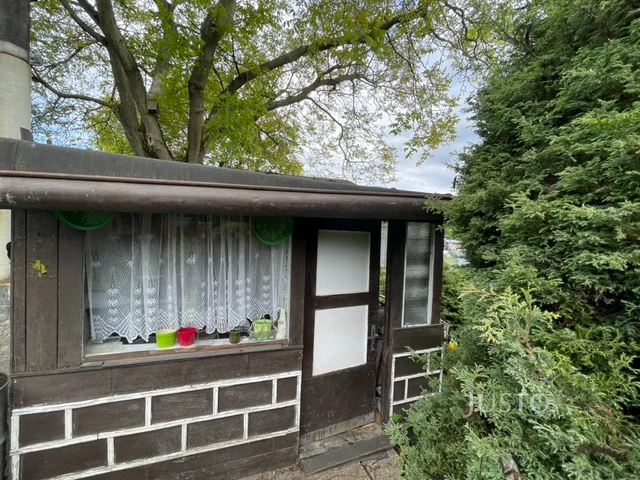 Prodej chaty 12 m² s pozemkem 400 m²