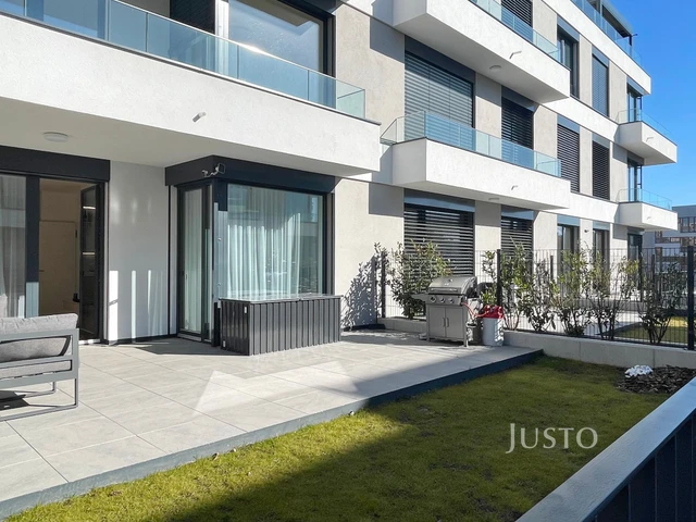 Prodej 2+kk 53 m² + zahrádka 19 m² + terasa 29 m² + parkování