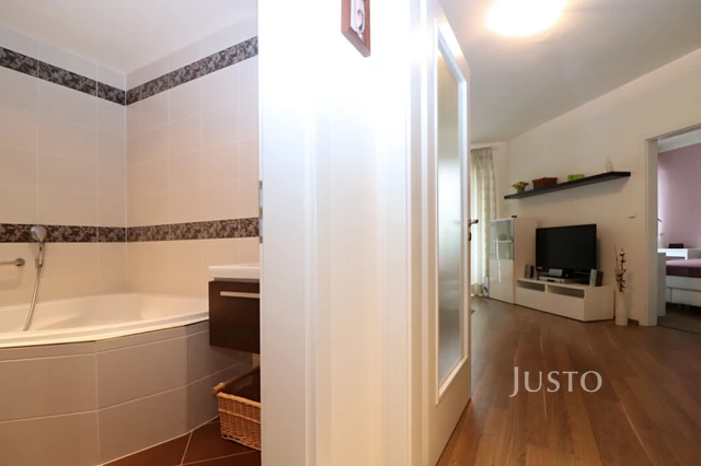 Pronájem 2+kk 59 m² + terasa 7 m² + parkování