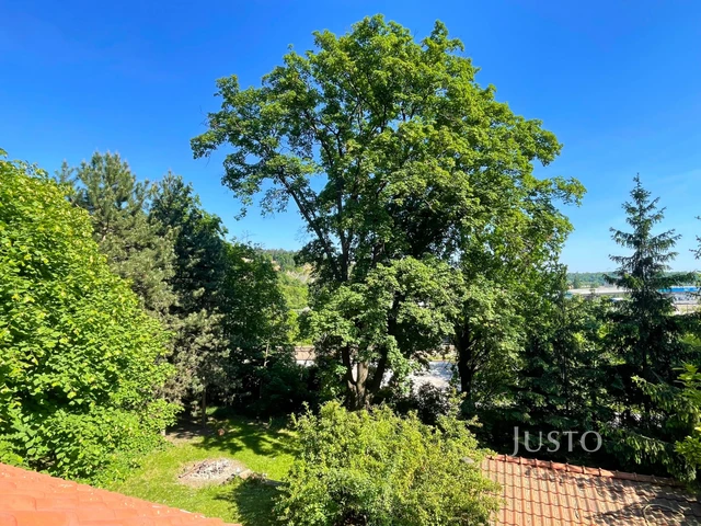 Prodej rodinného domu 250 m² s pozemkem 1168 m²