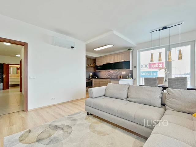 Prodej 3+kk 82 m² + lodžie 3 m² + balkón 3 m² + garáž