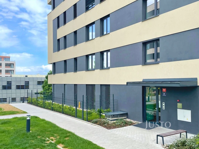Prodej garsoniéry 33 m² + balkón 7 m²