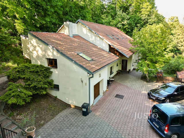 Prodej kanceláří 250 m² s pozemkem 1168 m²
