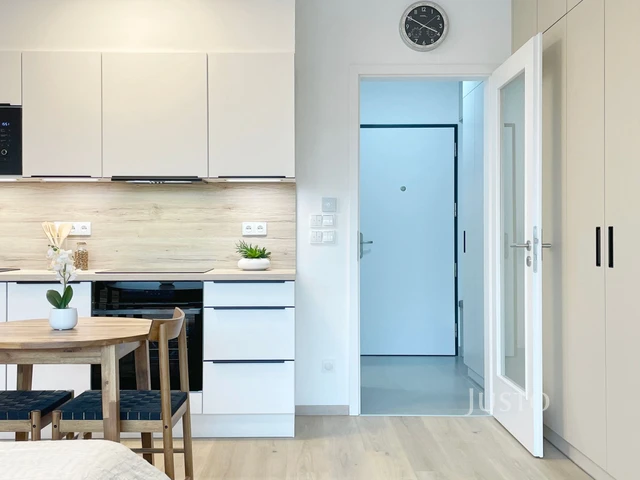 Prodej garsoniéry 33 m² + balkón 7 m²