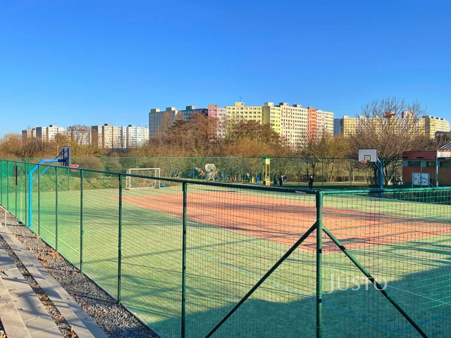 Prodej 2+kk 53 m² + zahrádka 19 m² + terasa 29 m² + parkování