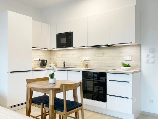 Prodej garsoniéry 33 m² + balkón 7 m²