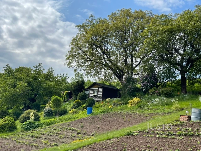 Prodej chaty 12 m² s pozemkem 400 m²