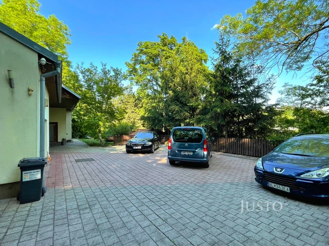 Prodej rodinného domu 250 m² s pozemkem 1168 m²