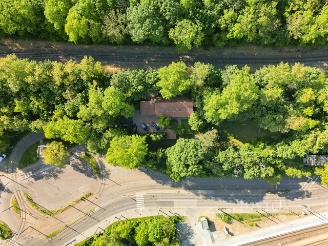 Prodej kanceláří 250 m² s pozemkem 1168 m²