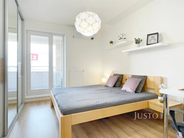 Prodej 3+kk 82 m² + lodžie 3 m² + balkón 3 m² + garáž