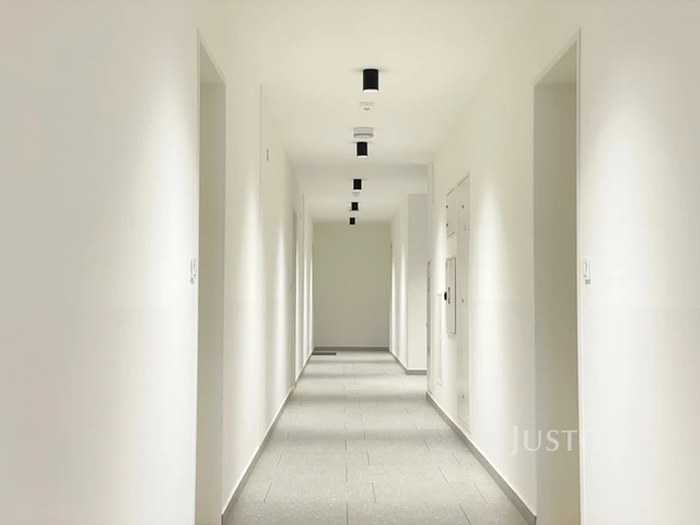 Prodej 2+kk 53 m² + zahrádka 19 m² + terasa 29 m² + parkování