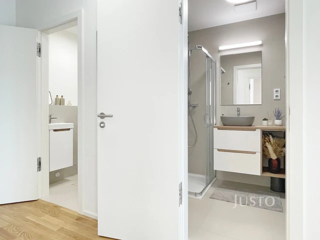 Prodej 2+kk 53 m² + zahrádka 19 m² + terasa 29 m² + parkování