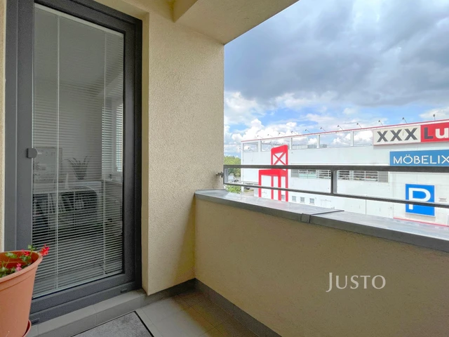 Prodej 3+kk 82 m² + lodžie 3 m² + balkón 3 m² + garáž