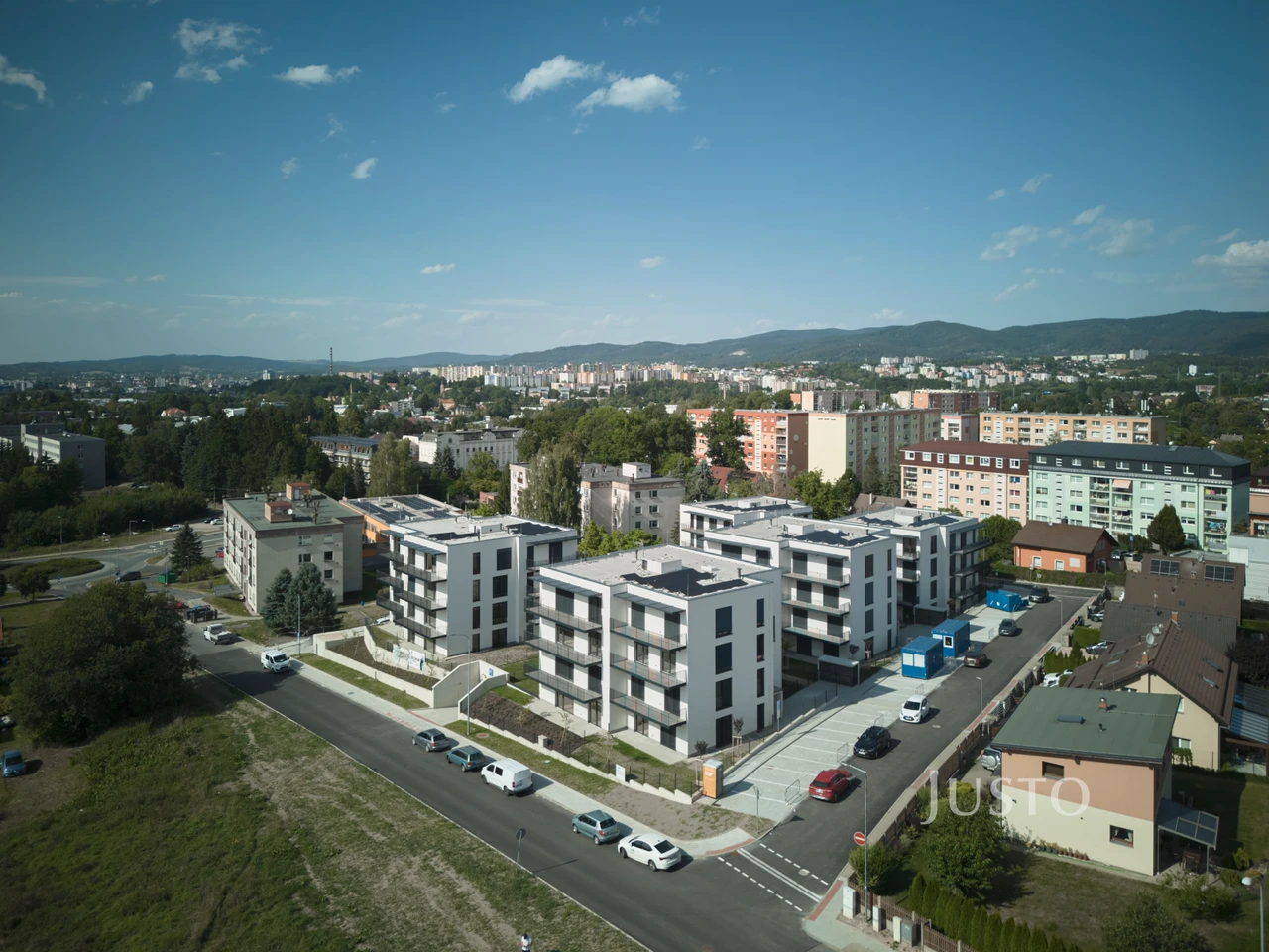 Prodej 2+kk 58 m² + zahrada 115 m² + terasa 15 m² + parkování