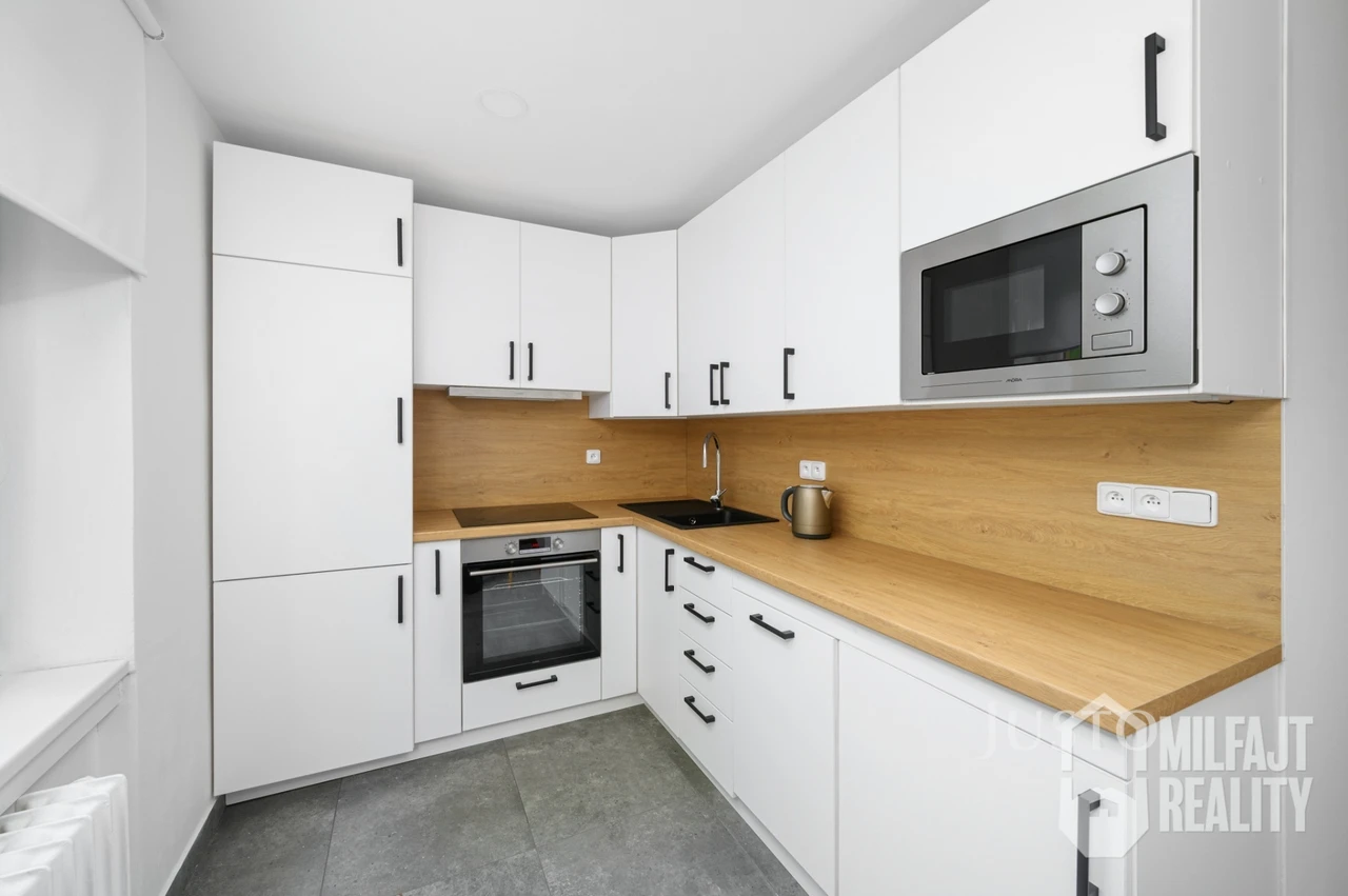 Pronájem 3+1 65 m² + balkón 2 m²