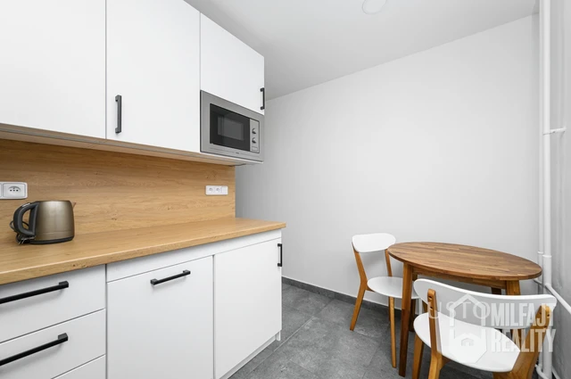 Pronájem 3+1 65 m² + balkón 2 m²