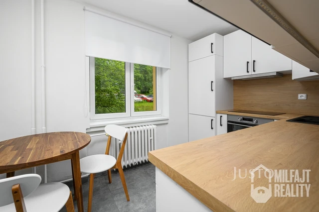 Pronájem 3+1 65 m² + balkón 2 m²