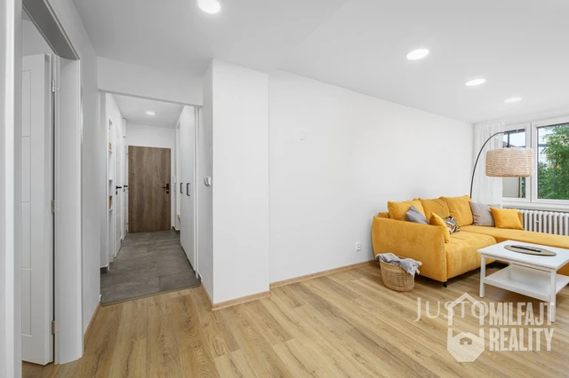 Pronájem 3+1 65 m² + balkón 2 m²