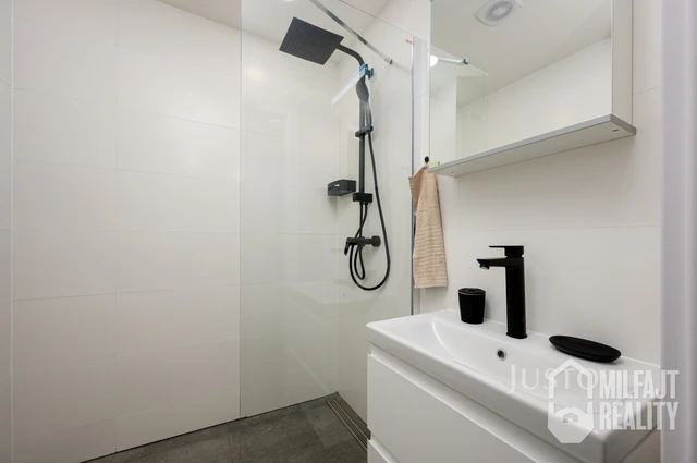 Pronájem 3+1 65 m² + balkón 2 m²