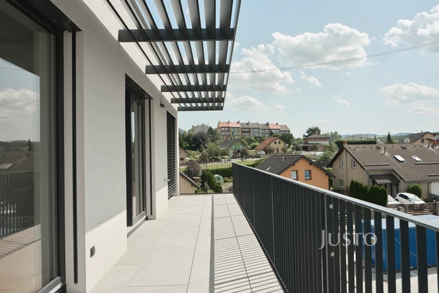 Prodej 2+kk 58 m² + zahrada 115 m² + terasa 15 m² + parkování