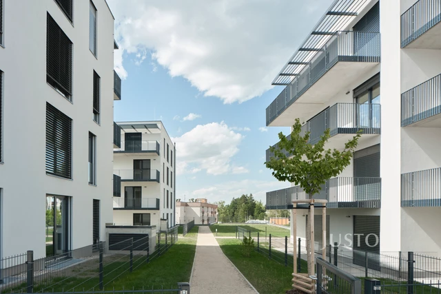 Prodej 2+kk 58 m² + zahrada 115 m² + terasa 15 m² + parkování