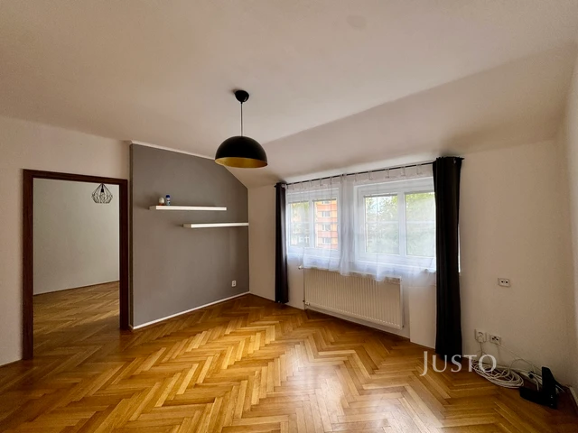 Pronájem 2+1 45 m² + parkování