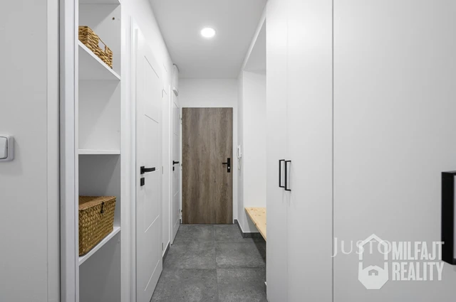 Pronájem 3+1 65 m² + balkón 2 m²