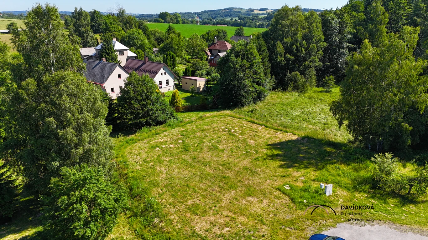 Prodej stavebního pozemku 980 m2 v klidné části obce Benátky - Ždírec nad Doubravou — fotografie 2