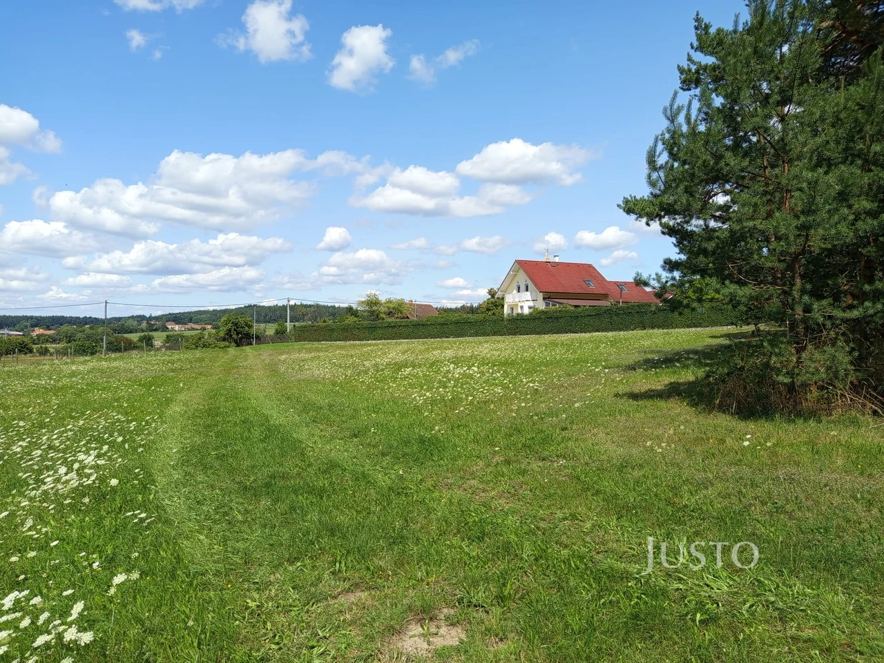Prodej pozemku 800 m², Rastory