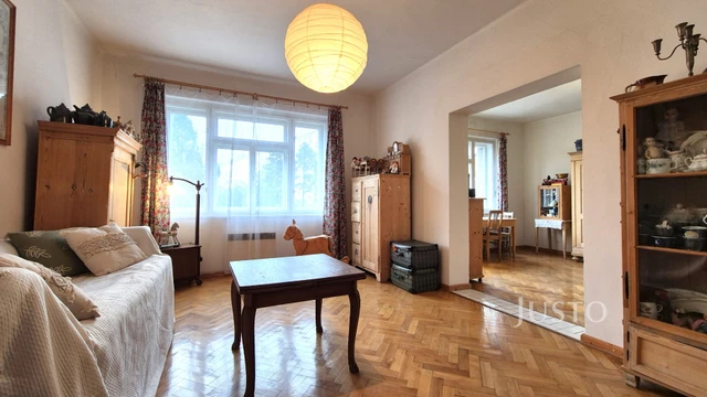 Prodej vícegeneračního domu 454 m² s pozemkem 1145 m² + balkón