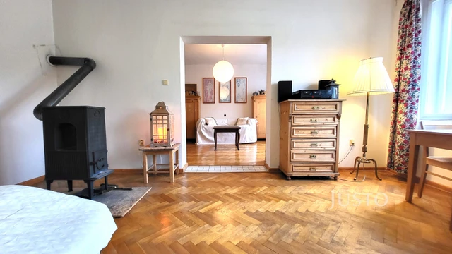Prodej vícegeneračního domu 454 m² s pozemkem 1145 m² + balkón