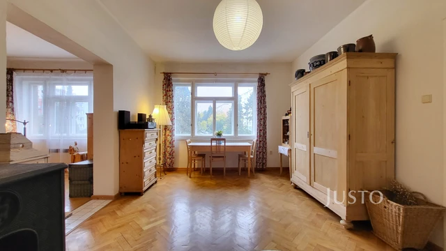 Prodej vícegeneračního domu 454 m² s pozemkem 1145 m² + balkón