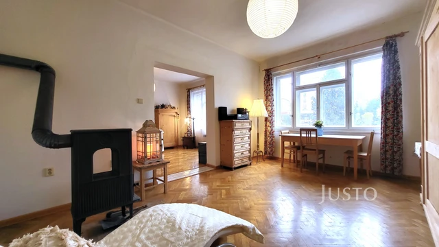 Prodej vícegeneračního domu 454 m² s pozemkem 1145 m² + balkón