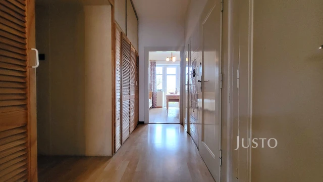 Prodej vícegeneračního domu 454 m² s pozemkem 1145 m² + balkón