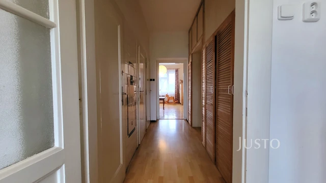 Prodej vícegeneračního domu 454 m² s pozemkem 1145 m² + balkón