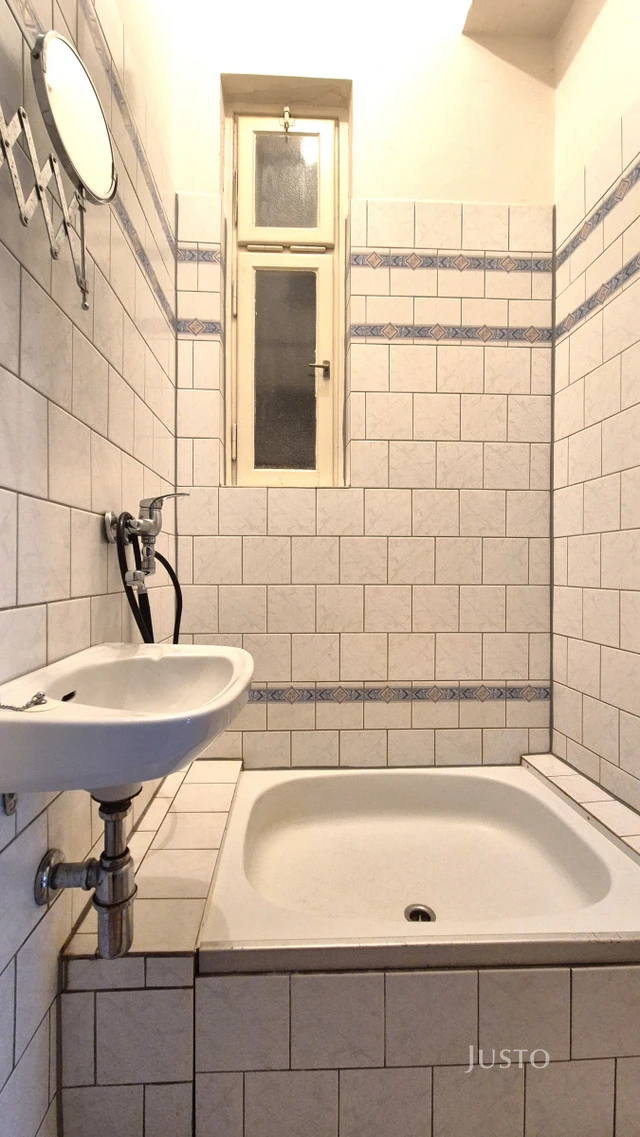 Prodej vícegeneračního domu 454 m² s pozemkem 1145 m² + balkón