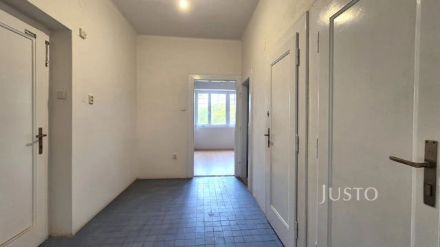 Prodej vícegeneračního domu 454 m² s pozemkem 1145 m² + balkón