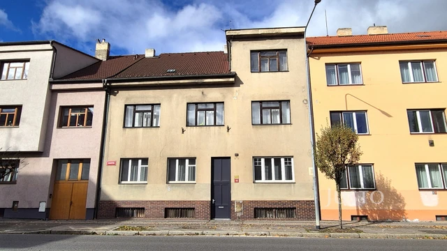 Prodej vícegeneračního domu 454 m² s pozemkem 1145 m² + balkón