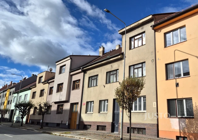Prodej vícegeneračního domu 454 m² s pozemkem 1145 m² + balkón