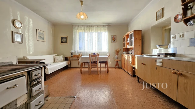 Prodej rodinného domu 64 m² s pozemkem 4501 m²