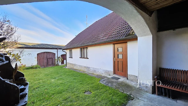 Prodej rodinného domu 64 m² s pozemkem 4501 m²