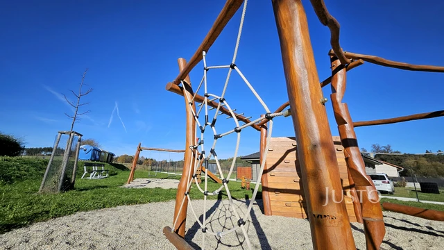 Prodej rodinného domu 64 m² s pozemkem 4501 m²