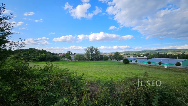 Prodej 4+kk 76 m² + zahrada 296 m² + terasa 27 m² + parkování