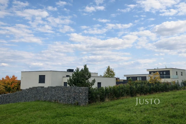 Prodej pozemku 842 m², Praha - Velká Chuchle