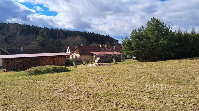 Prodej pozemku 800 m², Rastory