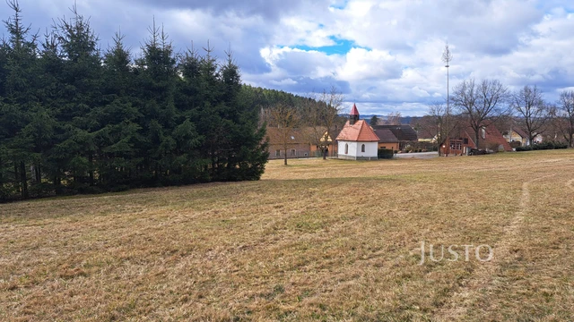Prodej pozemku 800 m², Rastory