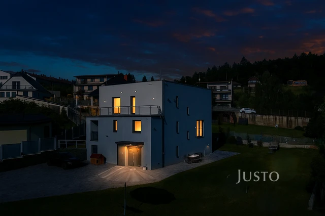 Prodej rodinného domu 276 m² s pozemkem 1398 m² + terasa 18 m² + lodžie